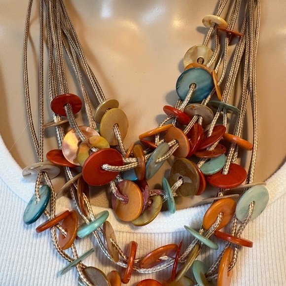 Shell button necklace - Picture 2 of 7